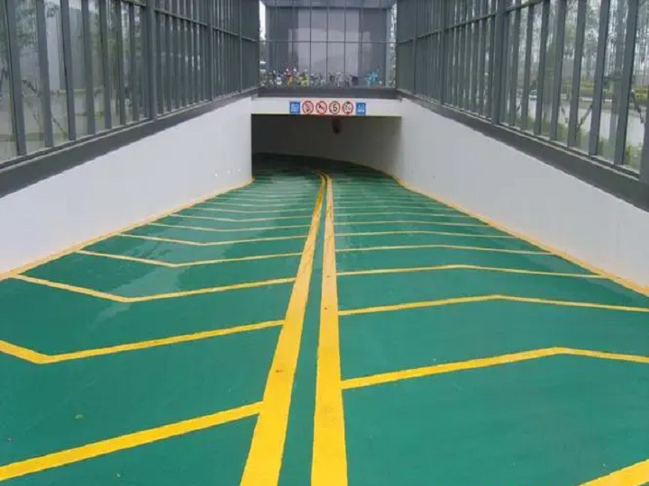 停車場坡道地坪